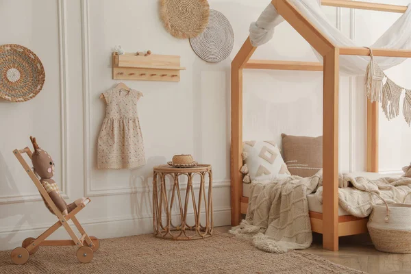 Elegante Habitación Infantil Interior Con Cama Casa —  Fotos de Stock