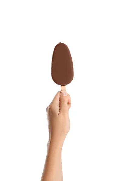 Mujer Sosteniendo Helado Glaseado Chocolate Sobre Fondo Blanco Primer Plano — Foto de Stock