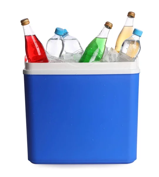 Μπλε Πλαστικό Δροσερό Κουτί Παγάκια Και Δροσιστικά Ποτά Λευκό Φόντο — Φωτογραφία Αρχείου