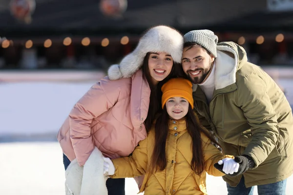 Happy Family Spending Time Together Outdoor Ice Skating Rink — Stock Photo, Image