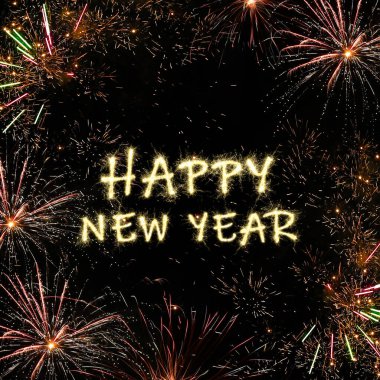 Siyah arka planda maytaptan yapılmış mutlu yıllar mesajı. Tebrik kartı tasarımı