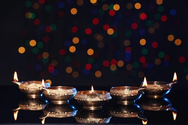 Muitos Diyas Iluminados Fundo Escuro Com Luzes Embaçadas Espaço Para — Fotografia de Stock