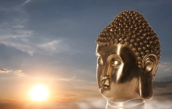 Bouddha Doré Sculpture Ciel Magnifique Coucher Soleil Sur Fond — Photo