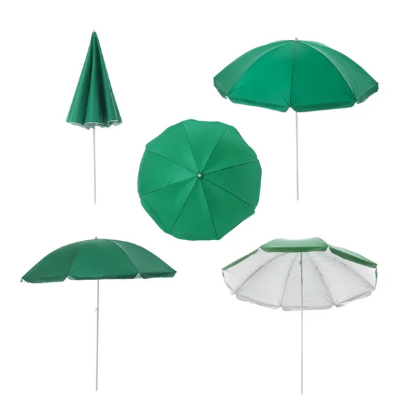 Set Met Groene Strandparasols Witte Achtergrond — Stockfoto