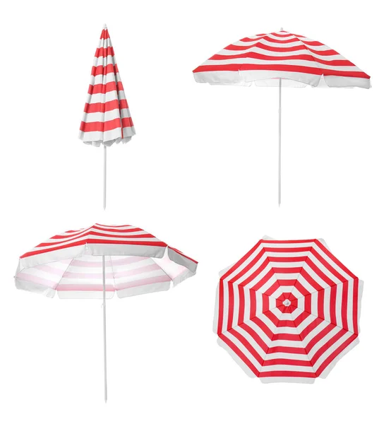 白い背景に縞模様のビーチ傘をセット — ストック写真