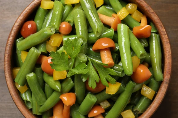 Tigela Salada Saborosa Com Feijão Verde Mesa Madeira Vista Superior — Fotografia de Stock