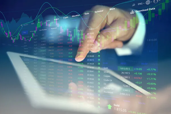 Bolsa Valores Hombre Que Utiliza Tableta Ilustración Del Gráfico Calificación — Foto de Stock