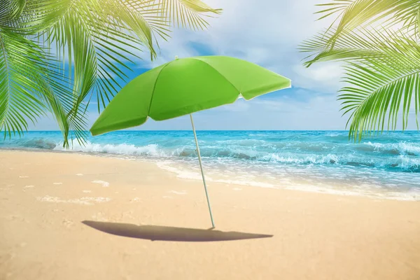 Open Big Beach Umbrella Sandy Coast — Stock Photo, Image