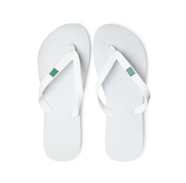 Beyaz, üst görünümde izole edilmiş şık parmak arası terlikler.