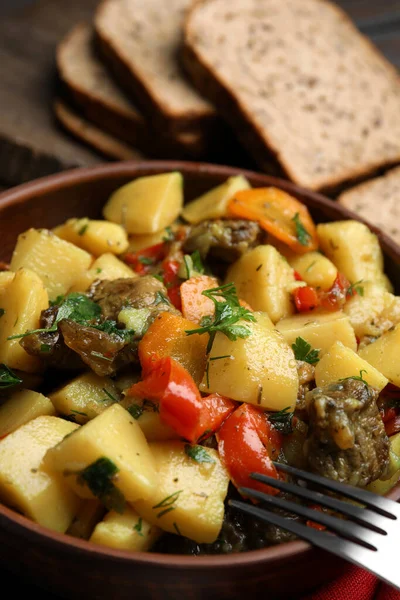 Savoureux Plat Cuit Avec Des Pommes Terre Terre Cuite Gros — Photo