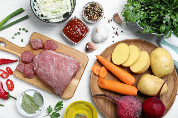 Ingredientes Frescos Para Borscht Sobre Mesa Madeira Branca Flat Lay — Fotografia de Stock