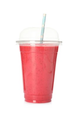 Plastik bardakta saman bulunan nefis bir smoothie.