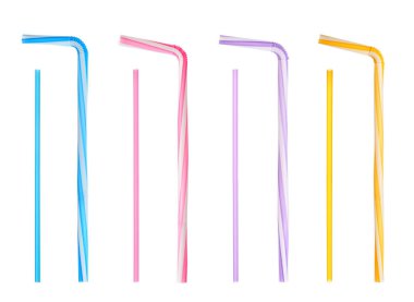 Beyaz arkaplandaki içecekler için farklı pipetlerle ayarlayın