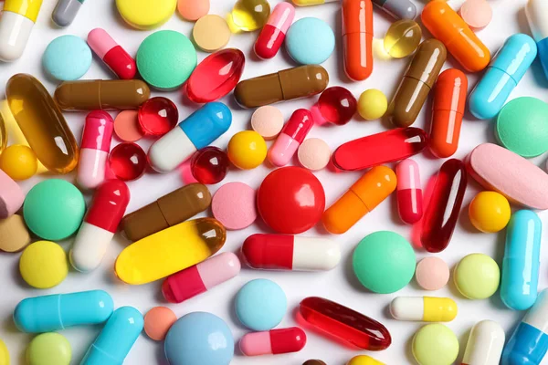 Много Различных Красочных Таблетки Белом Фоне Вид Сверху — стоковое фото