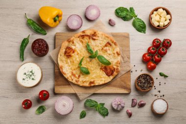 Peynirli, soslu, sebzeli ve baharatlı nefis khachapuri.