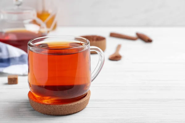 Thé Rooibos Fraîchement Infusé Sur Table Bois Blanc Espace Pour — Photo