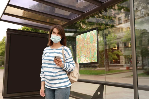 Young Woman Medical Face Mask Waiting Public Transport Bus Stop — Stock Photo, Image