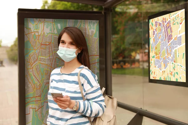 Young Woman Medical Face Mask Waiting Public Transport Bus Stop — Stock Photo, Image