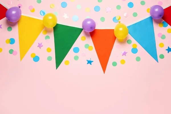 Bunting Com Bandeiras Triangulares Coloridas Outra Decoração Festiva Fundo Rosa — Fotografia de Stock