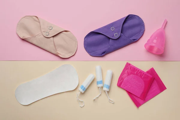 Productos Higiene Menstrual Reutilizables Desechables Sobre Fondo Color Disposición Plana — Foto de Stock