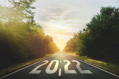 Yeni yıla yeni vizyon ve fikirlerle başla. 2022 numara asfalt yolda.
