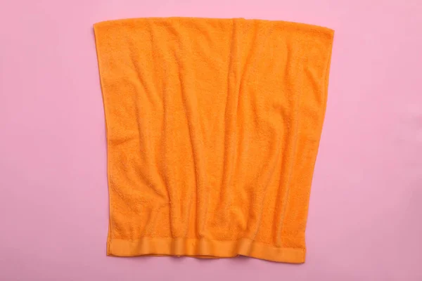 Crumpled Orange Beach Towel Pink Background Top View — Stock Photo, Image