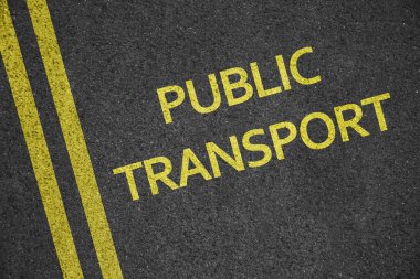 Metin PUBLIC TRANSPORT asfalt yolda, üst görünüm
