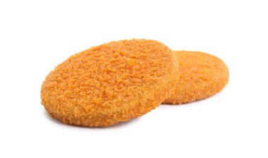 Beyaz arka planda pişmemiş pirzola. Taze dondurulmuş yarı bitmiş ürün.