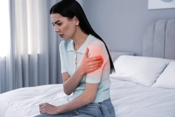 Woman Suffering Shoulder Pain Bed Home — Stock Photo, Image