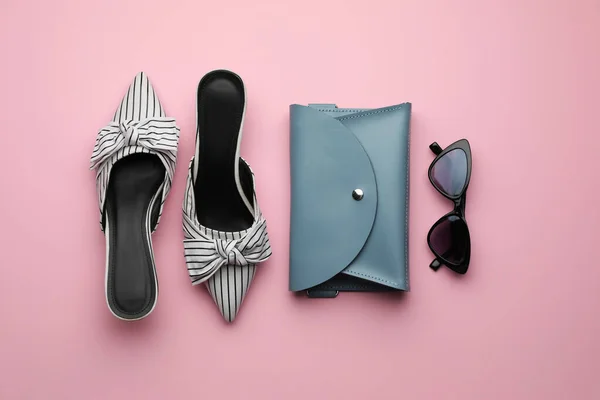 Stylish Woman Bag Shoes Sunglasses Pink Background Flat Lay — Stock Photo, Image