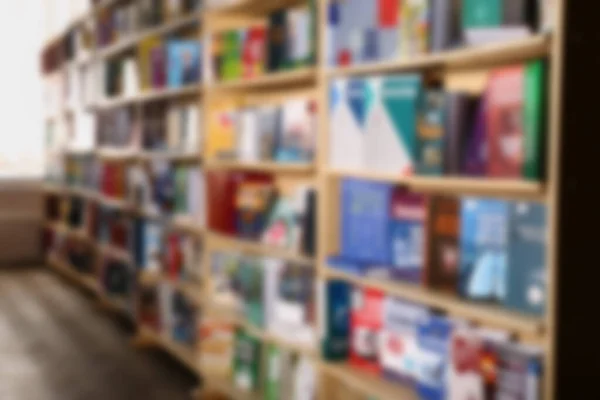 Verschwommene Sicht Auf Verschiedene Bücher Den Regalen Der Bibliothek — Stockfoto