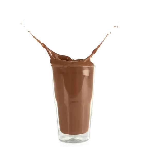Νόστιμο Γάλα Σοκολάτας Που Ξεπετάγεται Από Γυαλί Απομονωμένο Λευκό — Φωτογραφία Αρχείου
