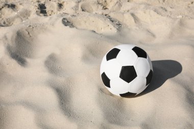 Kumda futbol topu, mesaj için boşluk. Futbol ekipmanları