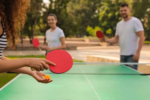 Friends Playing Ping Pong Outdoors Focus Hands — Stock Photo, Image