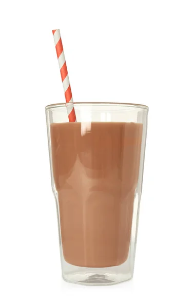 白で隔離されたガラスのおいしいチョコレートミルク — ストック写真