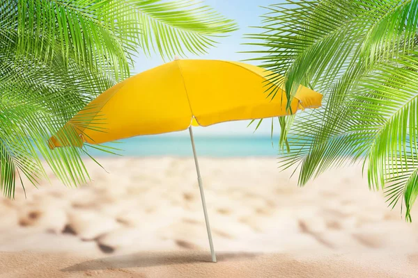 Open Big Beach Umbrella Sandy Coast — Stock Photo, Image