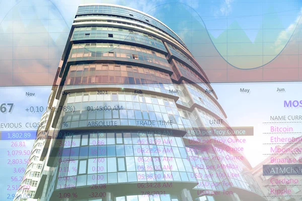 Şehir Merkezinde Çevrimiçi Ticaret Platformu Bina Iki Katına Çıkarıldı Borsa — Stok fotoğraf
