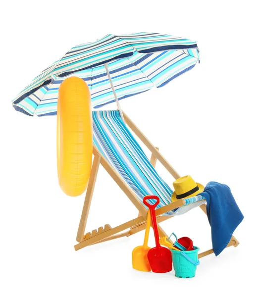 Plážový Deštník Lehátko Nafukovací Kroužek Klobouk Ručník Dětské Pískové Hračky — Stock fotografie