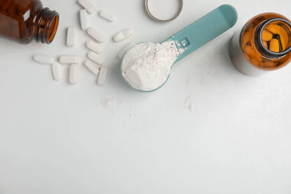 Measuring Scoop Amino Acids Powder Pills White Table Flat Lay — Stock Photo, Image