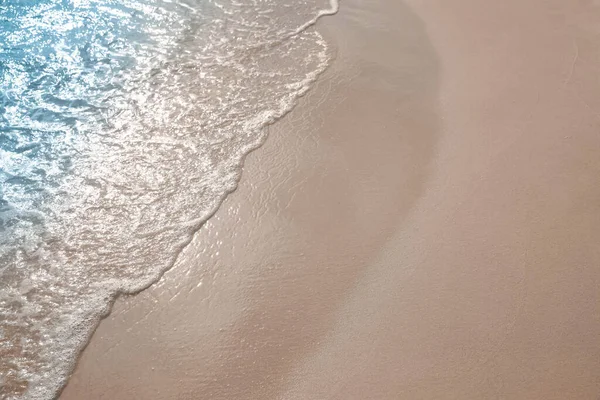 Mořské Vlny Valící Písečnou Tropickou Pláž — Stock fotografie