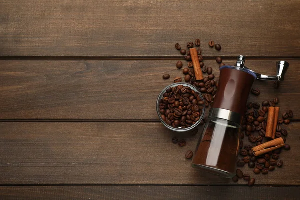 Manual Coffee Grinder Powder Beans Cinnamon Wooden Table Flat Lay — Stock Photo, Image