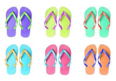 Beyaz arkaplan, üst görünüm üzerinde farklı renkli parmak arası terliklerle ayarlayın