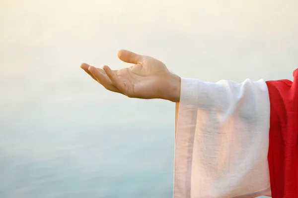 Gesù Cristo Stende Mano Vicino All Acqua All Aperto Primo — Foto Stock