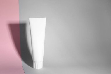 Boş macununu renk arka plan üzerinde. Metin için yer