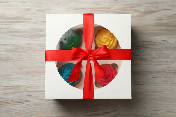 맛있는 색깔의 케익이 보이는 — 스톡 사진