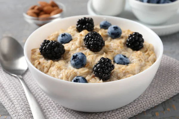 Tasty Oatmeal Porridge Blackberries Blueberries Bowl Table Closeup — Stock Photo, Image