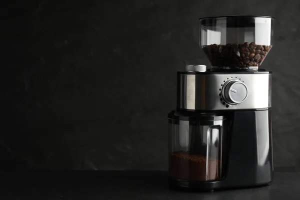 Modern Elektromos Kávéfőző Fekete Asztalon Szöveg Helye — Stock Fotó