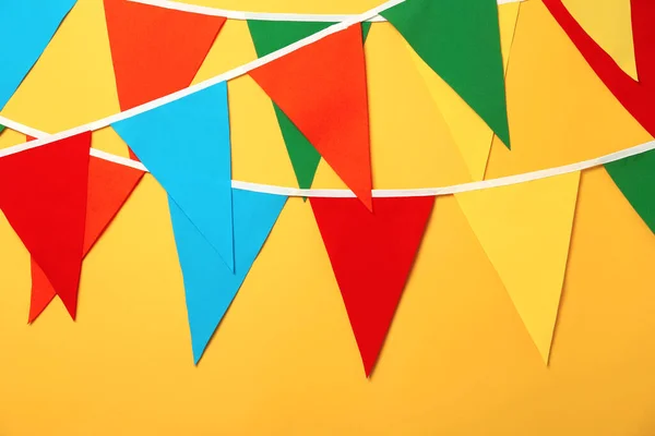 Buntings Com Bandeiras Triangulares Coloridas Fundo Laranja — Fotografia de Stock