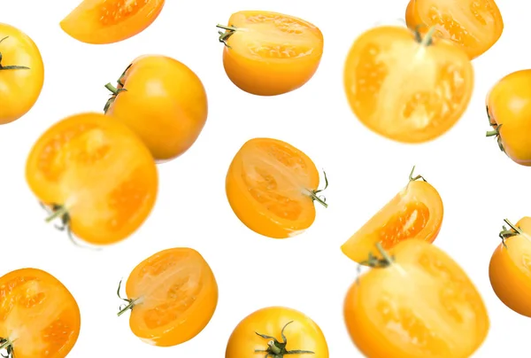 Frische Reife Gelbe Tomaten Fallen Auf Weißem Hintergrund — Stockfoto