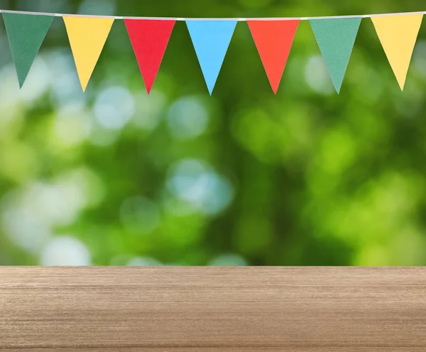 Mesa Madeira Vazia Bandeiras Decorativas Bunting Livre — Fotografia de Stock